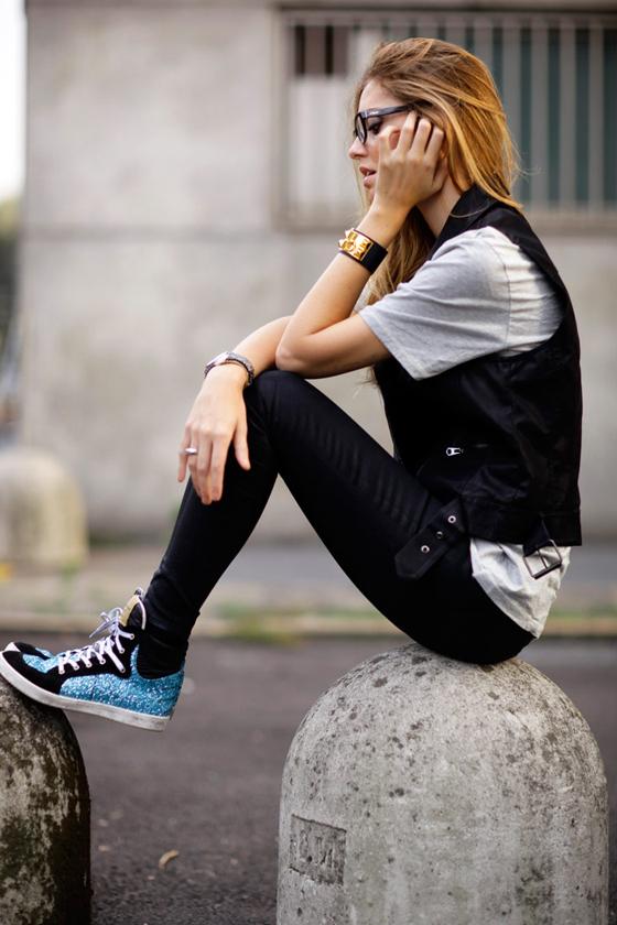 Shot of style: Chalecos, zapatillas y gafapastas