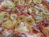 pizza tropical con plátano canario