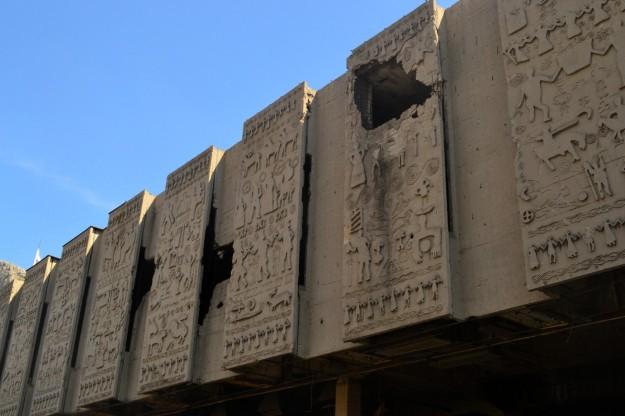 Los centros culturales e históricos también sufrieron por las bombas de mortero