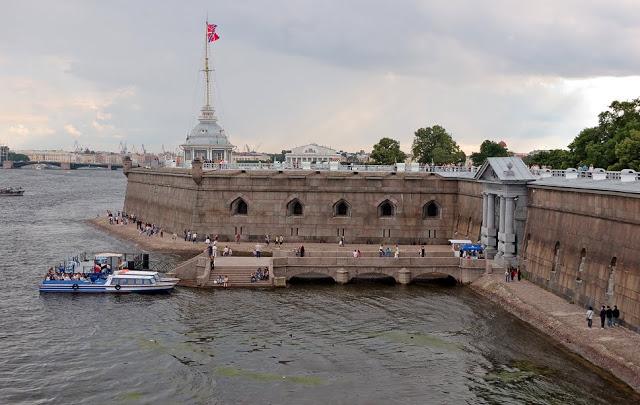 El Arte embellece a veces la Historia, otras justifica la verdad inventada, ésta más auténtica y sentida.
