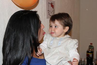 Tarta fondant de Hello Kitty. Sara cumple 1 añito :)