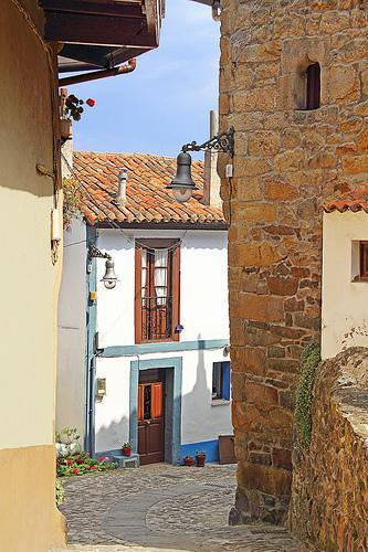 Entre calles, Lastres