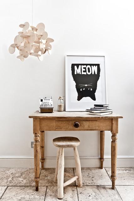 Muy blanca, pero con la puerta rosa