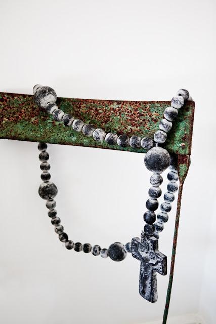 Muy blanca, pero con la puerta rosa