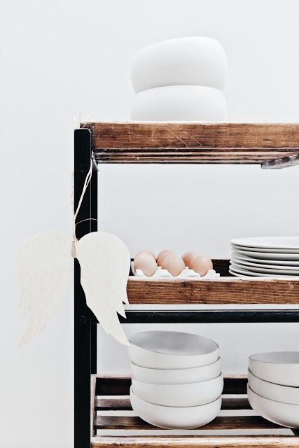 Muy blanca, pero con la puerta rosa