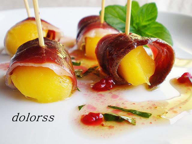 Mango con jamón de pato y vinagreta de frambuesas