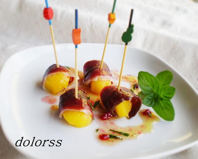 Mango con jamón de pato y vinagreta de frambuesas