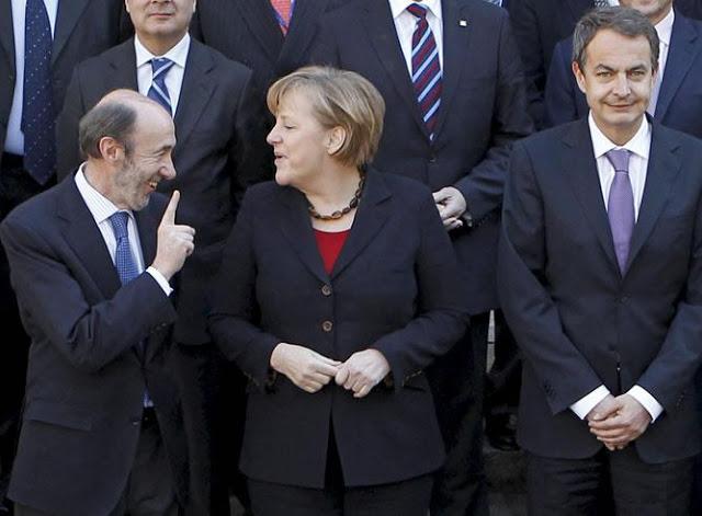 Angela Merkel. Recortando en vestuario.