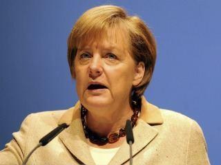 Angela Merkel. Recortando en vestuario.