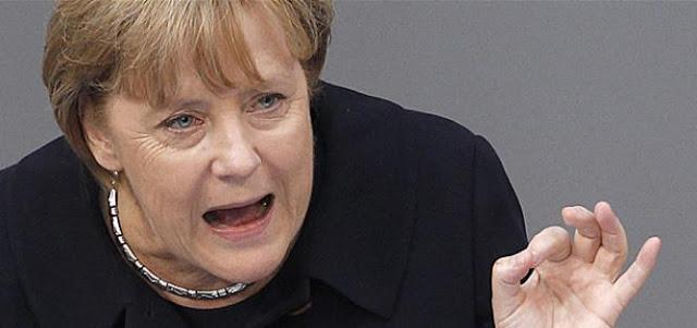 Angela Merkel. Recortando en vestuario.