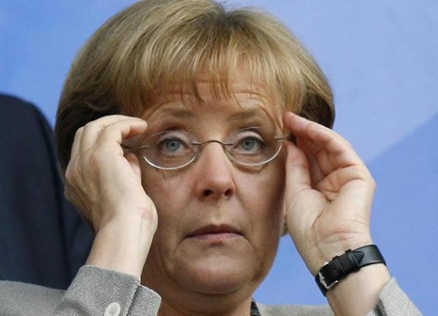 Angela Merkel. Recortando en vestuario.