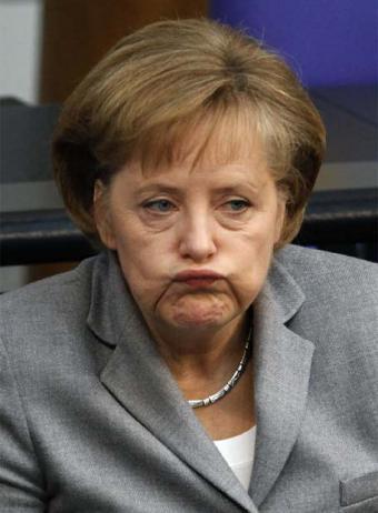 Angela Merkel. Recortando en vestuario.
