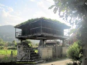 Bueño (Ribera de Arriba)  pueblo ejemplar Asturias 2012: Hórreo