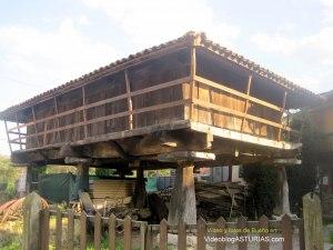 Bueño (Ribera de Arriba) pueblo ejemplar Asturias 2012: Horreo