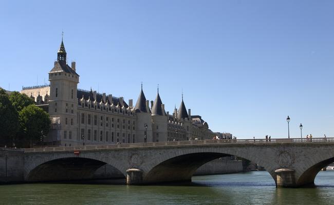 walking in Saint Michel