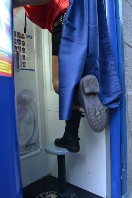 Look fotomatón. The Hole.