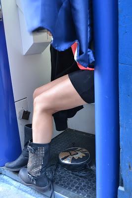 Look fotomatón. The Hole.