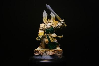 Verde sobre las águilas y túnicas en los exterminador de los Ángeles Oscuros de la caja de Warhammer: Venganza Oscura