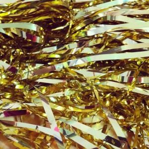 una cortina brillante