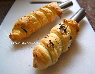 CANUTILLOS DE MERLUZA Y GAMBAS EN SALSA DE PIMIENTO