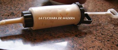 CANUTILLOS DE MERLUZA Y GAMBAS EN SALSA DE PIMIENTO