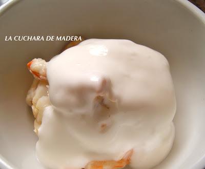 CANUTILLOS DE MERLUZA Y GAMBAS EN SALSA DE PIMIENTO