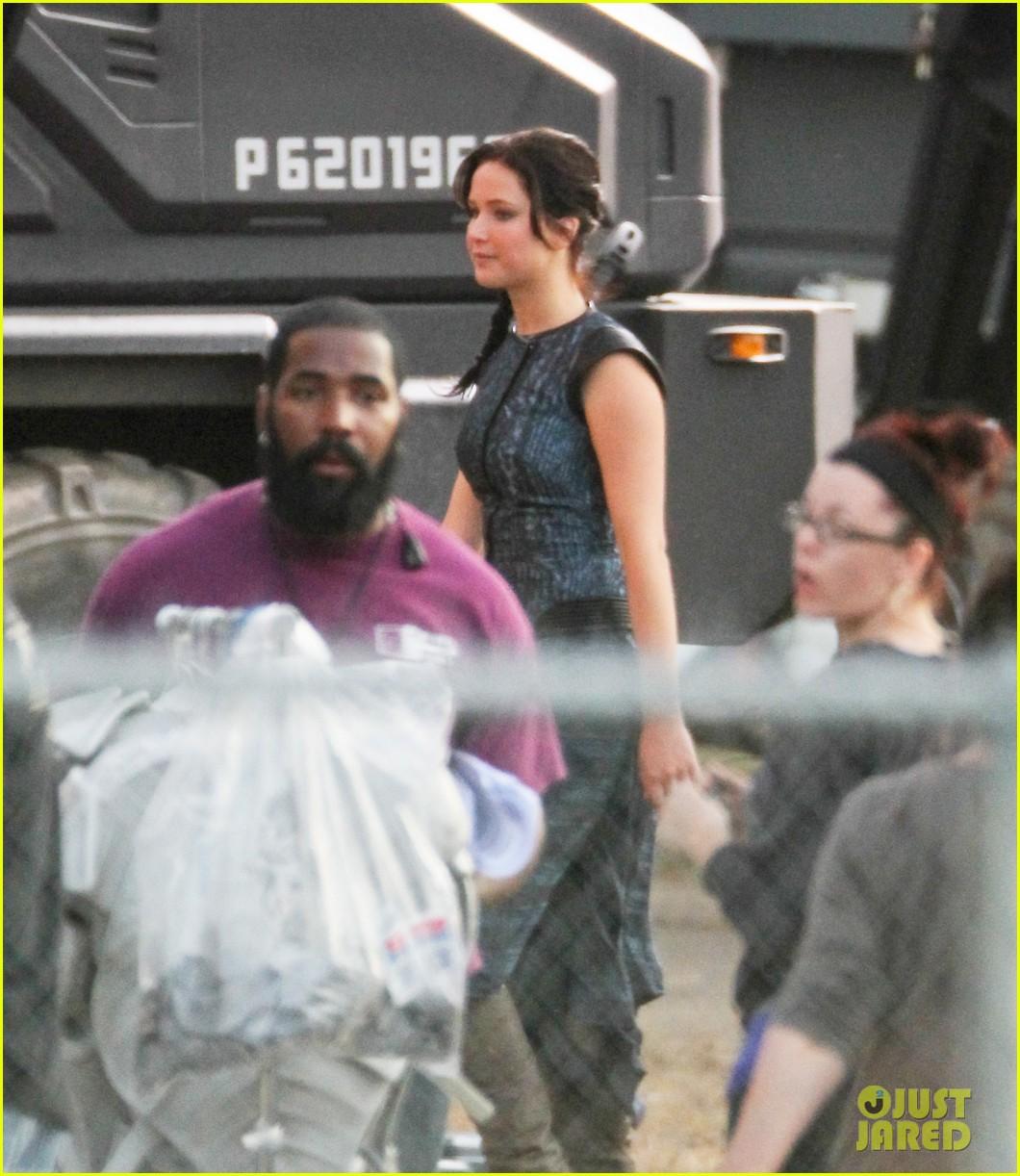 jennifer lawrence catching fire set 04