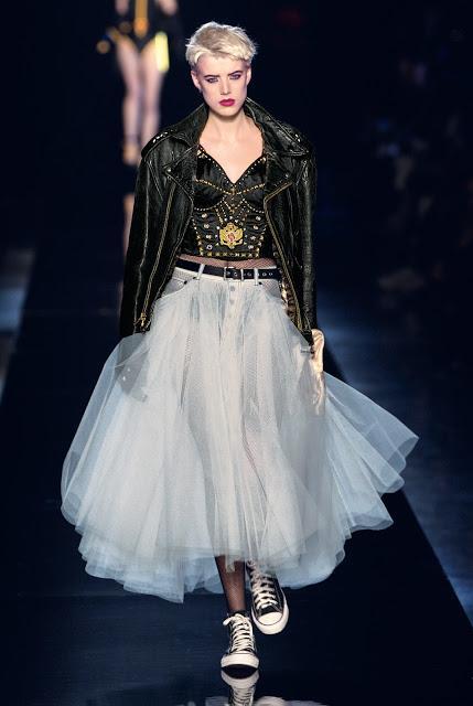 JEAN PAUL GAULTIER. UNIVERSO DE LA MODA: DE LA CALLE A LAS ESTRELLAS JEAN PAUL GAULTIER. UNIVERSO DE LA MODA: DE LA CALLE A LAS ESTRELLAS