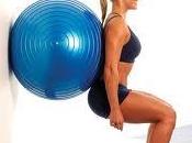 Ejercicio para glúteos piernas: Sentadilla espaldas pared