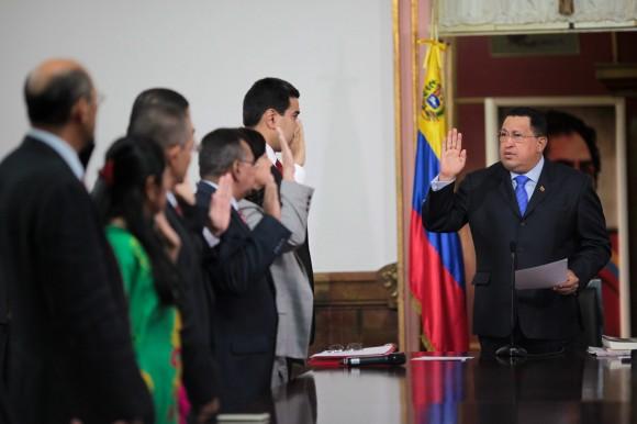 Nuevos miembros del tren ministerial juran compromiso con el pueblo venezolano.