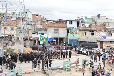 Río de Janeiro: en tan solo 20 minutos, la Policía ocupa favelas de Manguinhos dominadas por criminales