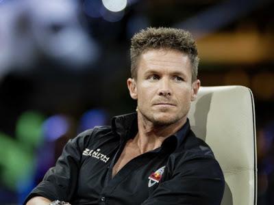 Caída libre desde la estratósfera, Baumgartner rompe barrera del sonido