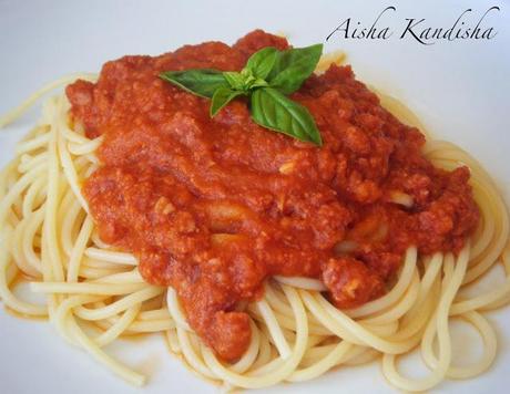 ESPAGUETTIS CON TOMATE Y CORNED BEEF