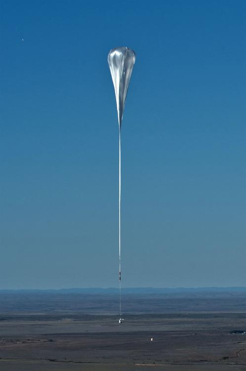 baumgartner subiendo Salto estratosférico de Baumgartner y Red Bull Stratos