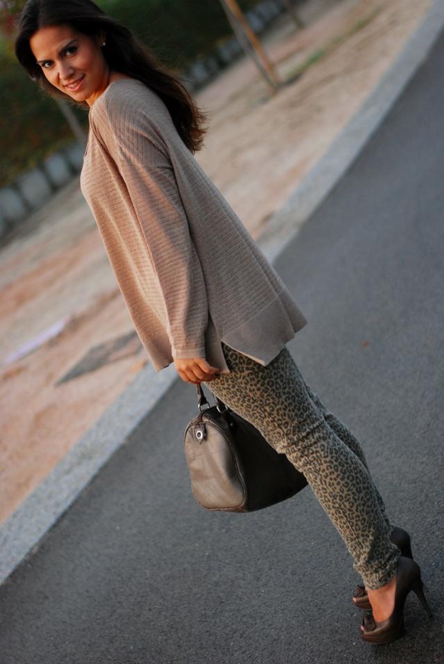 Pantalones de leopardo de Blanco