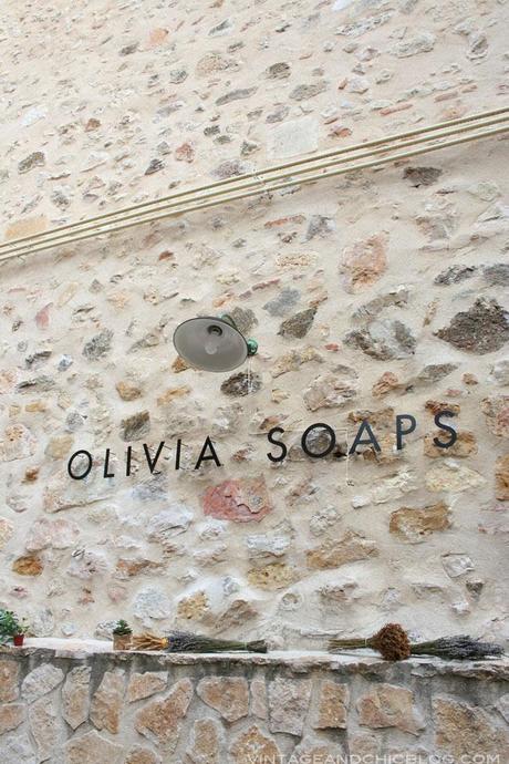 tienda olivia soaps letras hierro pared ladrillo olivia soaps