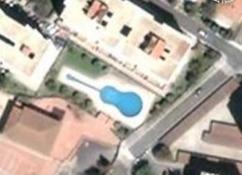 foto aerea de piscina en google