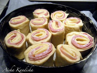 PAN BRIOCHE RELLENO DE BACON, JAMÓN Y QUESO. PAN BRIOCHE RELLENO DE BACON, JAMÓN Y QUESO.