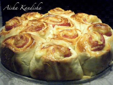 PAN BRIOCHE RELLENO DE BACON, JAMÓN Y QUESO. PAN BRIOCHE RELLENO DE BACON, JAMÓN Y QUESO.