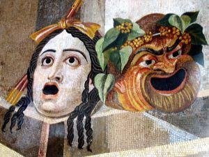 Máscaras de teatro de tragedia y comedia. Mosaico, arte romano, siglo II (Museos Capitolinos, Roma).