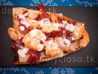 Tosta de Gambas, jamón y queso