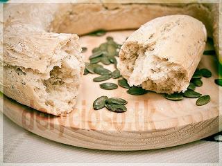 Pan  de Espelta y Pipas de Calabaza