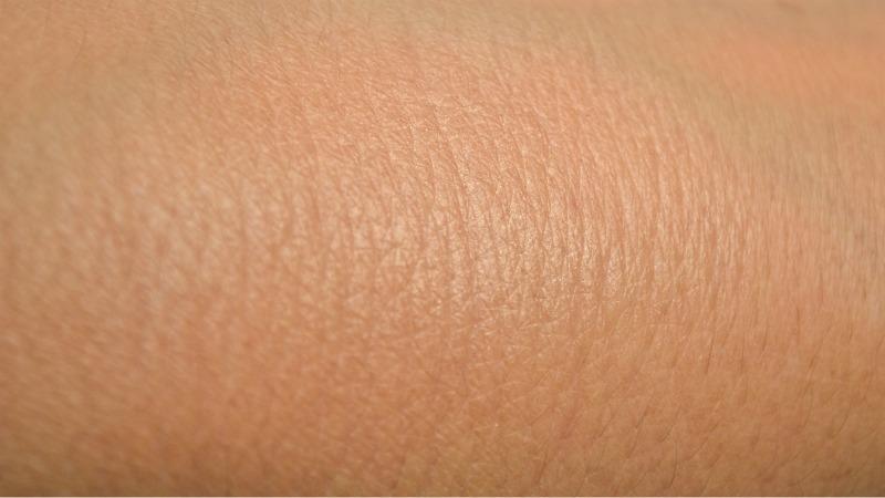 Highlighter_Gleam_Aurora_ILLAMASQUA_Swatch_Photo_05