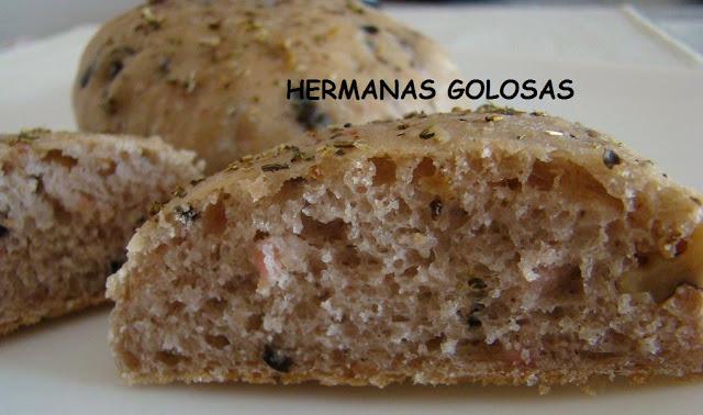 PANECILLOS DE BACON, OLIVAS Y NUECES