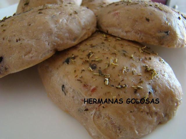 PANECILLOS DE BACON, OLIVAS Y NUECES