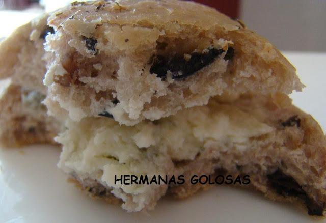 PANECILLOS DE BACON, OLIVAS Y NUECES