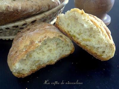 Panecillos de aceituna verde