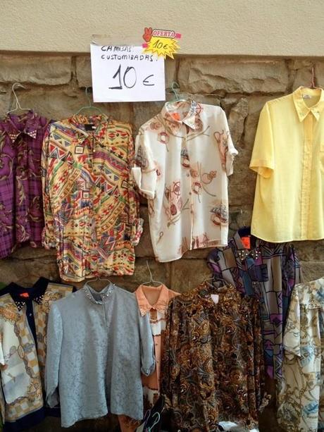 Venta e intercambio de ropa de segunda mano en el Flea Market