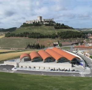 El arquitecto Graham Stirk inaugura el jueves la nueva tienda de Protos en la bodega de Peñafiel (Valladolid) lainformacion.com