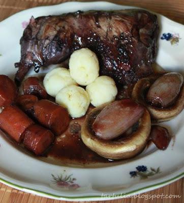 Coq au Vin con cebollas glaseadas Coq au Vin con cebollas glaseadas